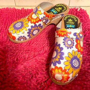 Torpatoffeln King of Clogs Sweden Floral wooden Clogs